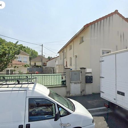 Agréable maison avec parking gratuit sur place. Saint-Denis  Extérieur photo